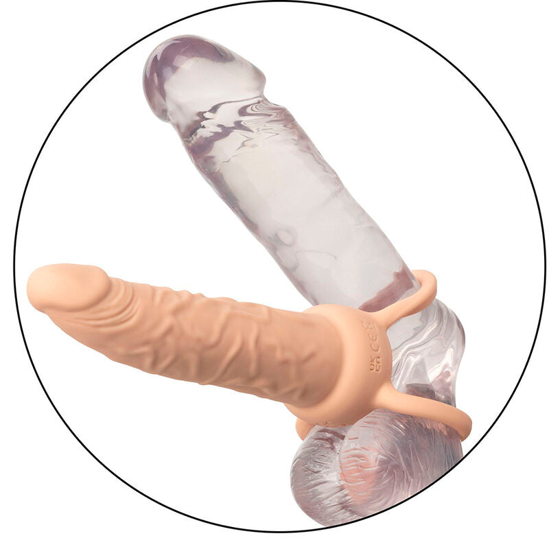 CALEXOTICS - PERFORMANCE MAXX DOBÍJECÍ DVOJITÝ PENETRATOR SVĚTLÁ POKOŽKA