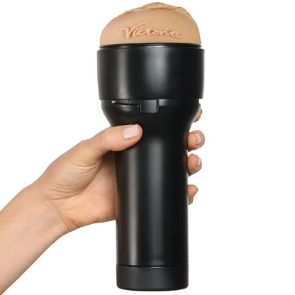 KIIROO - POCÍTÍTE VICTORIA JUNE STROKER