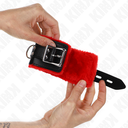 KINK - KOŽEŠINOU PODŠÍVANÝ ZÁPĚSTNÍ PÁS S ČTVERCOVÝMI OTEVŘENÍMI, ČERVENO-ČERNÝ NASTAVITELNÝ PÁSEK 17-29 CM X 6 CM