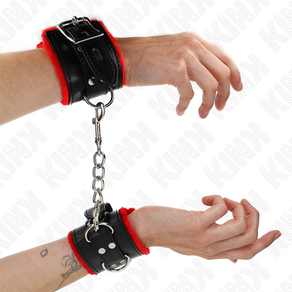 KINK - KOŽEŠINOU PODŠÍVANÝ ZÁPĚSTNÍ PÁS S ČTVERCOVÝMI OTEVŘENÍMI, ČERVENO-ČERNÝ NASTAVITELNÝ PÁSEK 17-29 CM X 6 CM