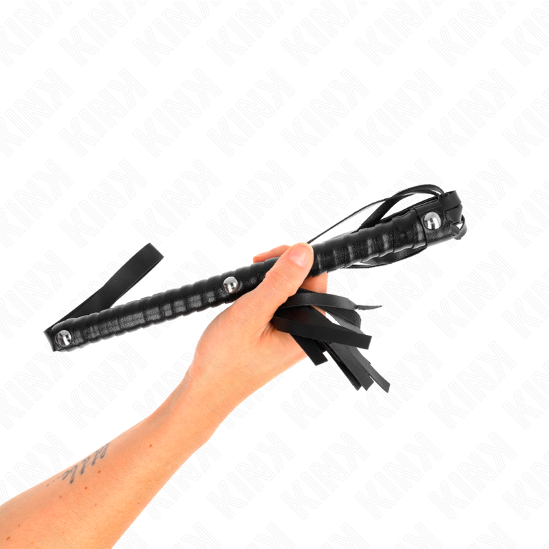 KINK - BIČ S ČERNOU TEXTUROVANOU RUKOJEŤÍ 48,5 CM
