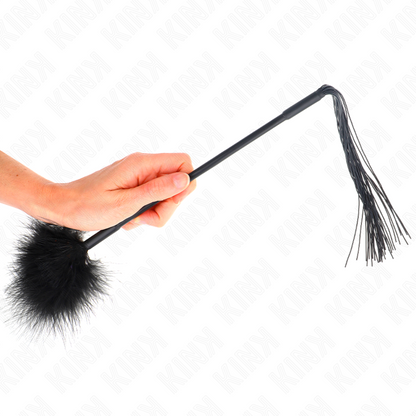 KINK - SILIKONOVÝ BIČ S PÍRKY NA LECHTÁNÍ 47 CM