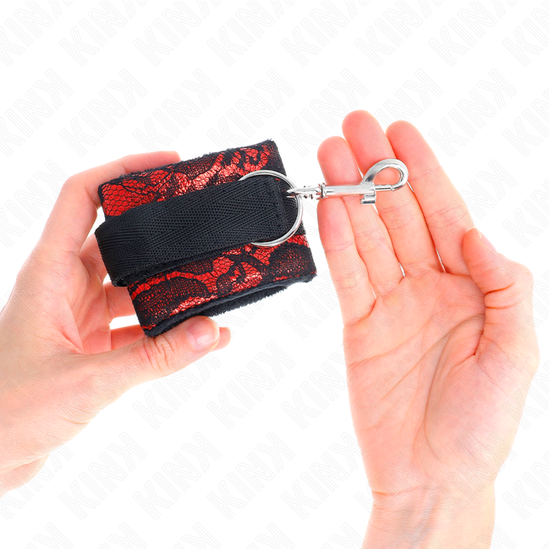 KINK - KRÁTKÉ SAMETOVÉ KRAJKOVÉ ZÁPĚSTNÍ PÁSKY S NYLONOVÝM UZAVÍRÁNÍM ČERVENO-ČERNÉ 23 X 6,5 CM