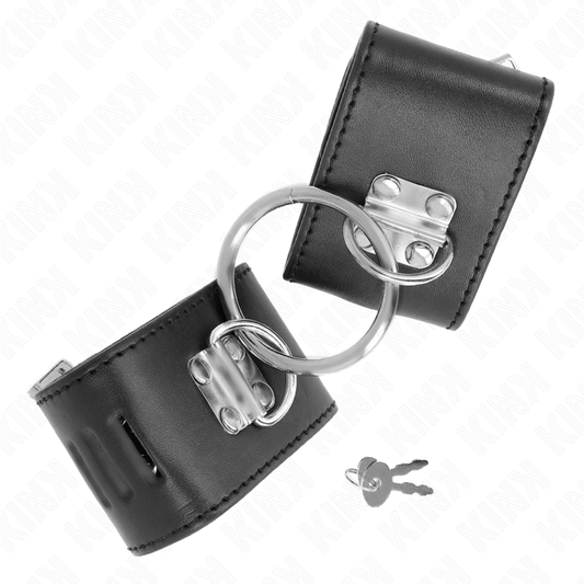 KINK - PEVNÉ ZÁPĚSTNÍ PÁSY S KROUŽKEM A ZAPÍNÁNÍM NA ZÁMEK, ČERNÉ, NASTAVITELNÉ 16-23 CM X 5,5 CM